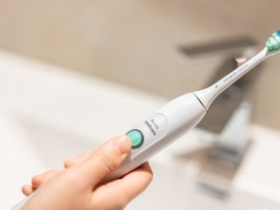 电动牙刷瞬间胶用胶方案，聚力硅胶瞬间胶符合环保标准