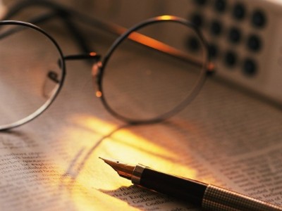 粘金属和玻璃UV胶水，眼镜用胶案例