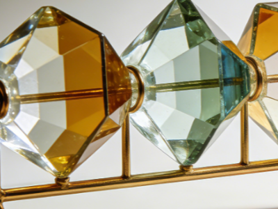 玻璃粘金属专用UV无影胶:环保与强度的双重革新