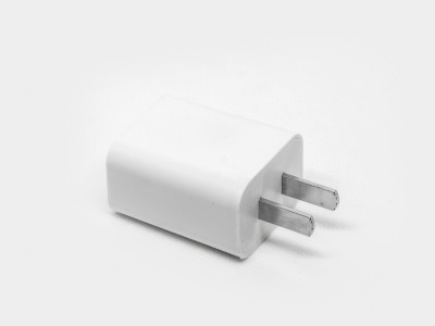 手机充电器粘接胶水案例，聚力牌一款适合耐老化密封绝缘的电子电器密封胶